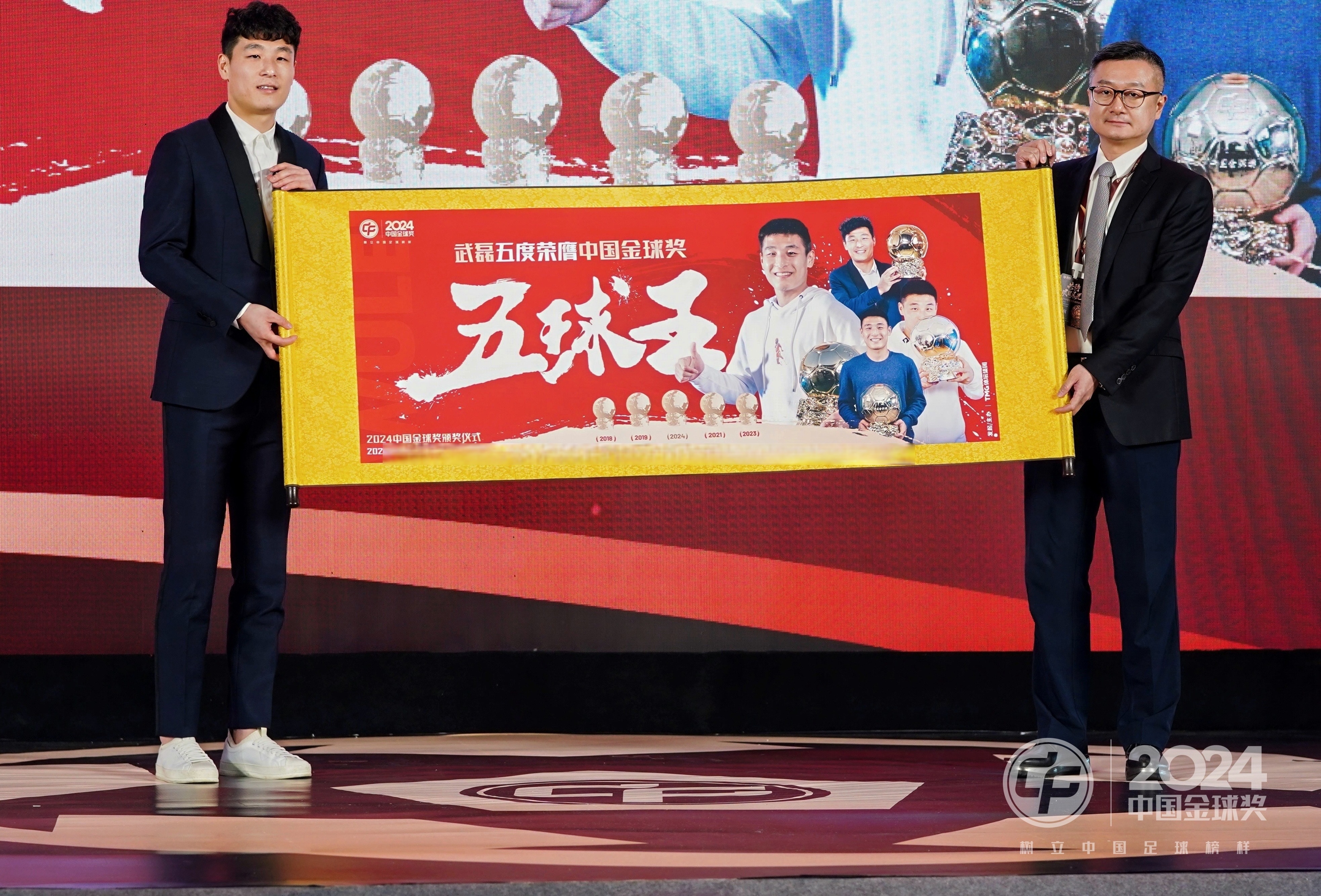 包含甘肃队在最新一场胜利中捷报频传，领先优势的词条